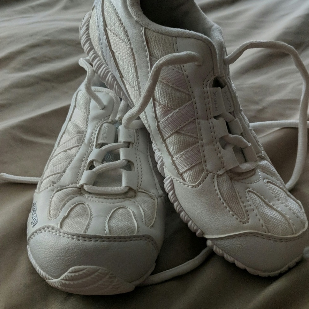 Cheer shoes